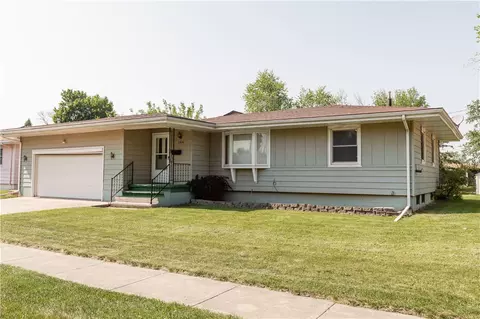 2626 Warford St, Perry, IA 50220