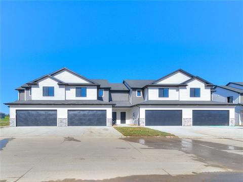 6947 Bluebell Ct, Johnston, IA 50131