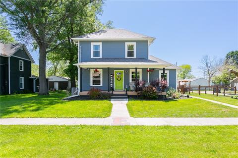 240 E 1st St, Earlham, IA 50072