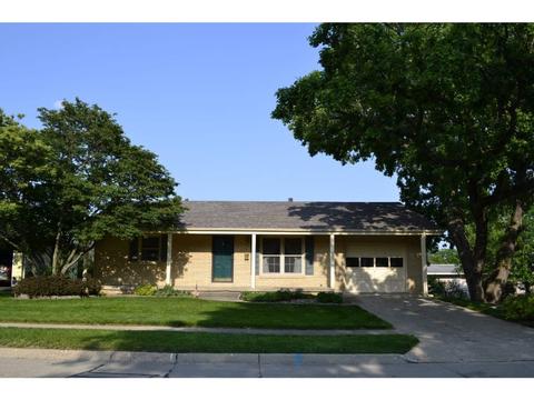420 N 11th Street Pl, Adel, IA 50003
