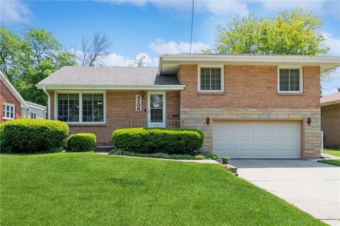 4208 Clinton Ave, Des Moines, IA 50310