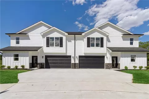 916 Ledgestone Ct, Polk City, IA 50226