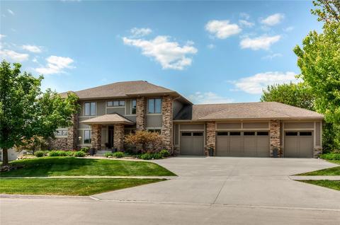 330 Painted Woods Dr, Waukee, IA 50263
