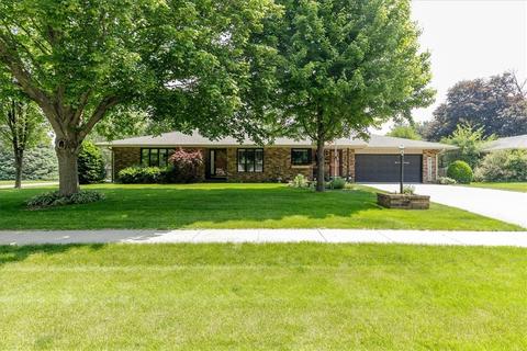 360 NE Plum Ave, Earlham, IA 50072