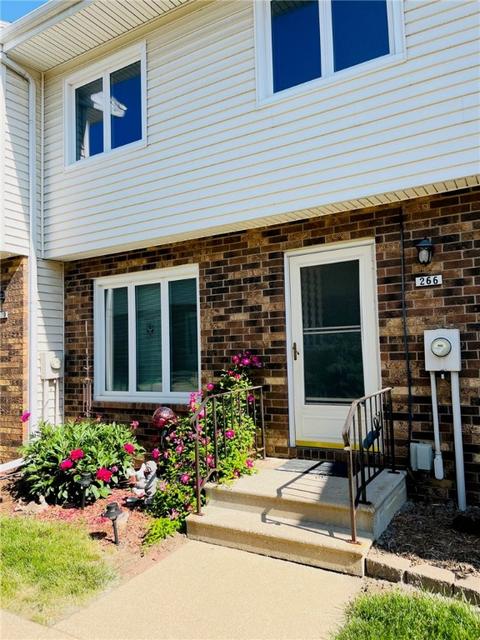 266 Holiday Cir #53, West Des Moines, IA 50265