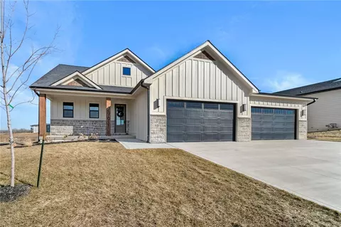2991 NW Beechwood Dr, Grimes, IA 50111