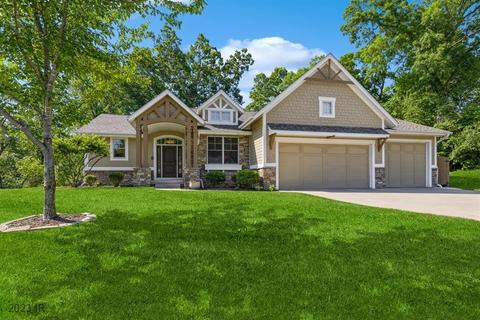 6224 Enclave Cir, Johnston, IA 50131