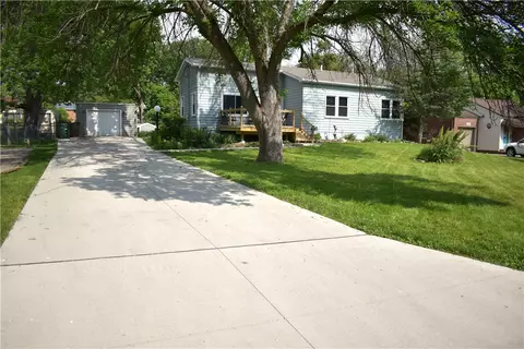 1027 66th St, Windsor Heights, IA 50324