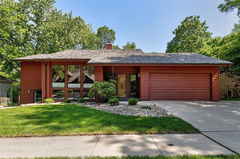 7013 Rocklyn Cir, Urbandale, IA 50322