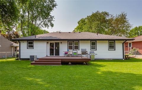 3129 Lawnview Dr, Des Moines, IA 50310