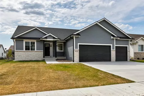 3129 NW 27th Cir, Ankeny, IA 50023