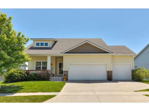 1090 Juniper Dr, Carlisle, IA 50047