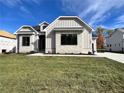 709 Pelican Dr, Polk City, IA 50226