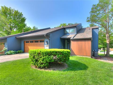 4938 W Park Dr, West Des Moines, IA 50266