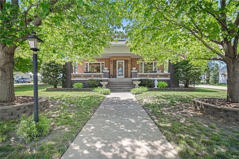 400 Summit Ave, Farnhamville, IA 50538
