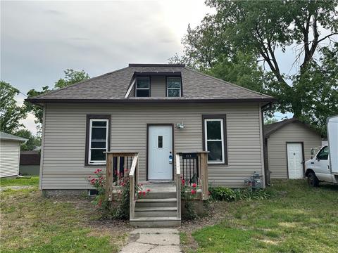 321 E 4th St S, Newton, IA 50208