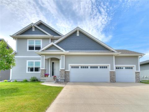 1712 Falcon Dr, Polk City, IA 50226