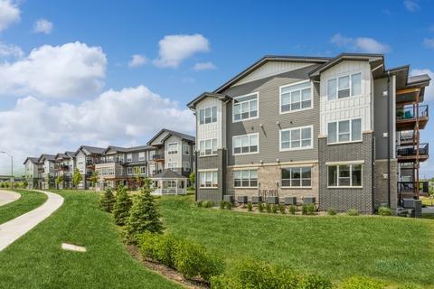 9065 Bishop Dr #206, West Des Moines, IA 50266