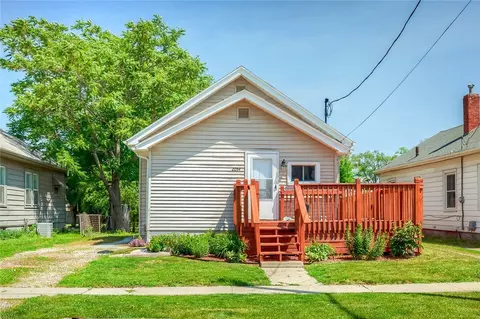 2054 Maple St, Des Moines, IA 50317
