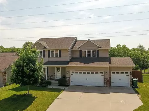 215 Burr Oak Blvd, Pleasant Hill, IA 50327