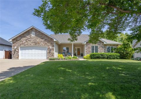 6619 Cheldon Ct, Johnston, IA 50131