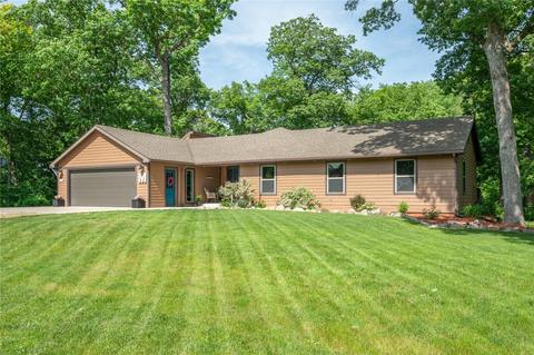 8967 NW Beaver Dr, Johnston, IA 50131