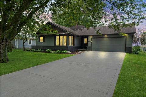 412 25th Ave SW, Altoona, IA 50009