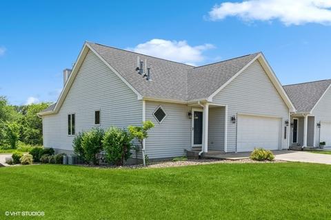 2212 Bos Landen Dr #1, Pella, IA 50219