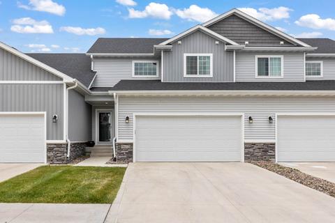 9615 Crowning Dr, West Des Moines, IA 50266