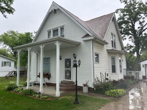 1304 Siegel St, Tama, IA 52339