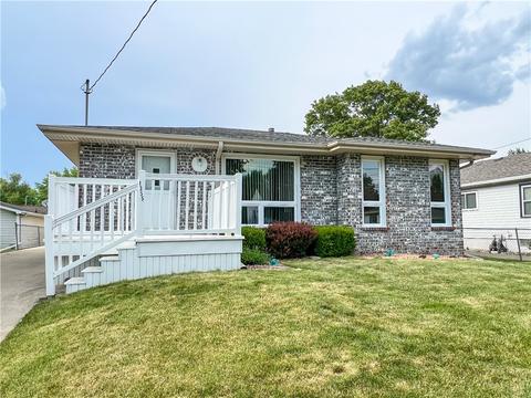 1355 Elder Ln, Des Moines, IA 50315