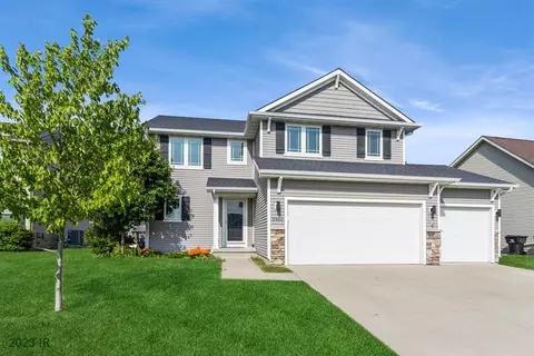 2450 SE Stone Prairie Dr, Waukee, IA 50263