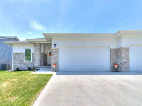 4429 Lower Beaver Rd, Des Moines, IA 50310