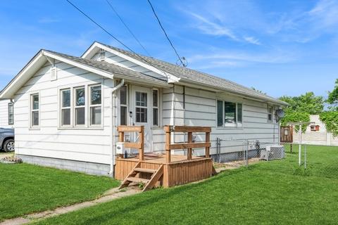 1521 E 21st St, Des Moines, IA 50317