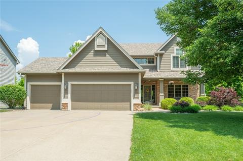 6609 Peckham St, Johnston, IA 50131