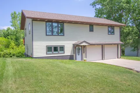1610 Neil Dr, Pella, IA 50219