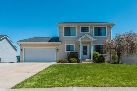 5821 NW 92nd Ct, Johnston, IA 50131