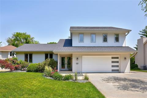 10943 Hickory Dr, Clive, IA 50325
