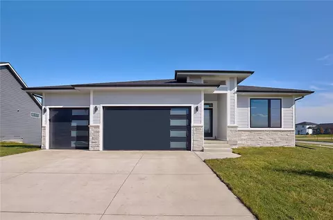 505 NW Mosaic Ave, Waukee, IA 50263