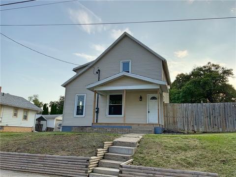 627 W 2nd St S, Newton, IA 50208