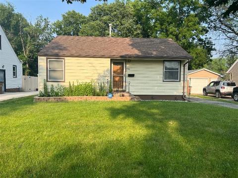 1507 64th St, Windsor Heights, IA 50324