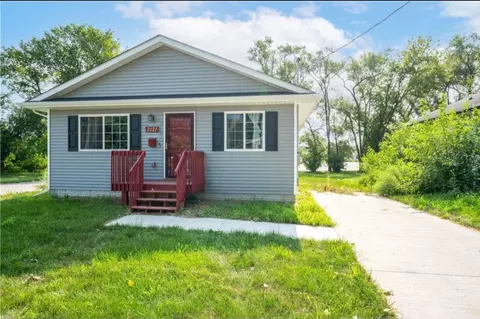 2121 E 25th St, Des Moines, IA 50317