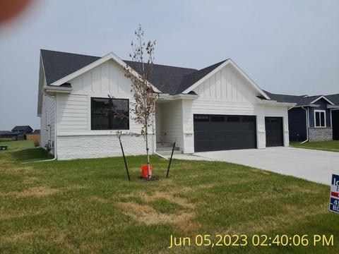 2615 Abbott Dr, Waukee, IA 50263