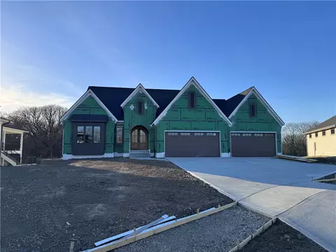 8036 NW 106th Ct, Johnston, IA 50131
