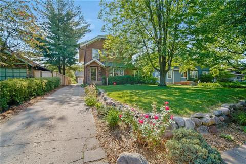621 44th St, Des Moines, IA 50312