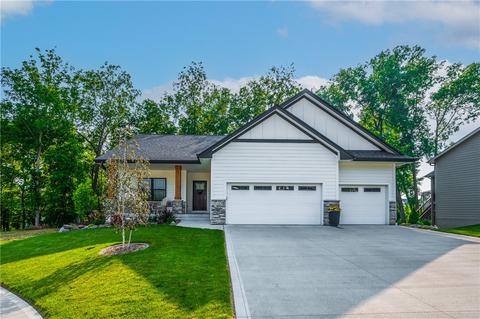 5785 Sunburst Dr, Pleasant Hill, IA 50327