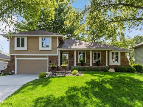 4001 Mary Lynn Dr, Urbandale, IA 50322