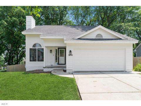 1913 E Rose Ave, Des Moines, IA 50320