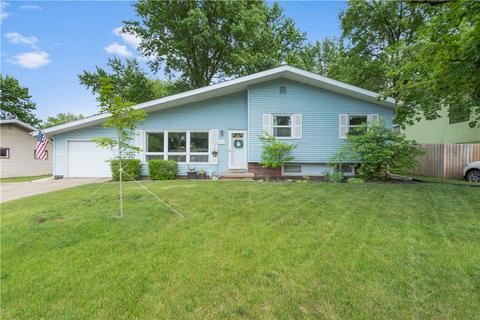1104 Hazel St, Pella, IA 50219