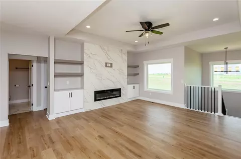 4661 179th St, Urbandale, IA 50323